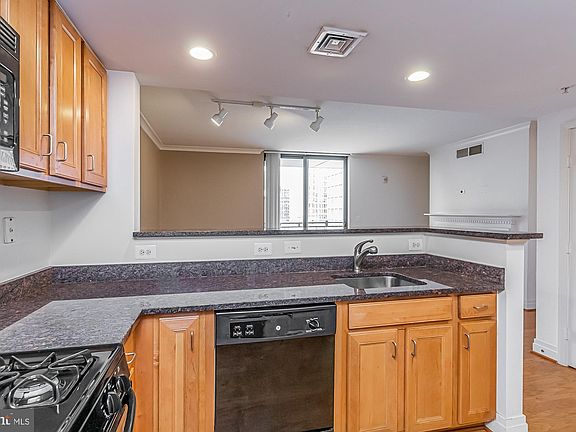 5th image of 414 Water St Unit 1104