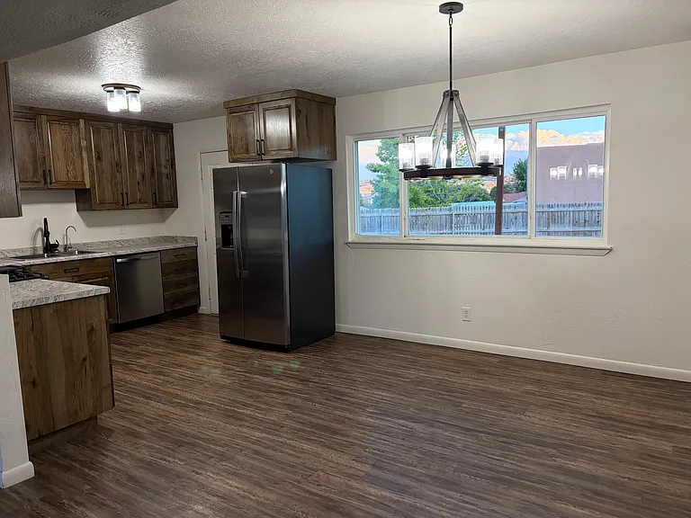 3910 Highland View Dr — Photo 14