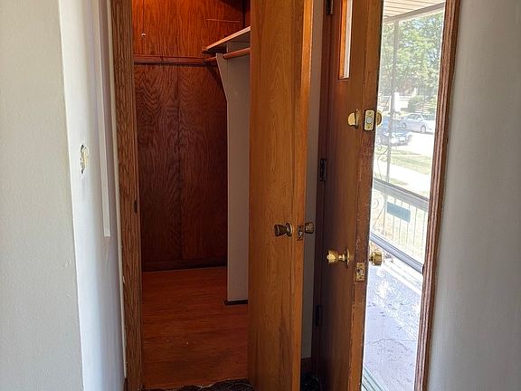 2nd image of 6022 S Natoma Ave