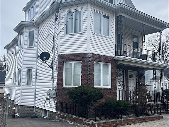 2nd image of 454 Park Ave