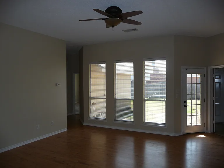5601 Tulip Dr — Photo 3