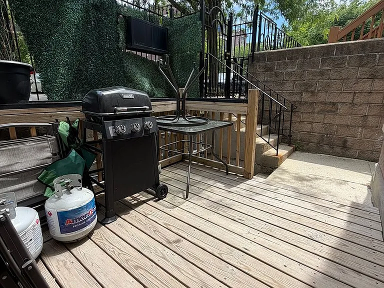 1242 N Greenview Ave — Photo 16