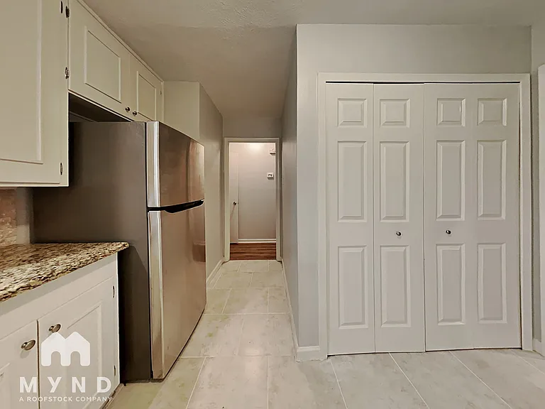 5244 Greene Ave — Photo 7
