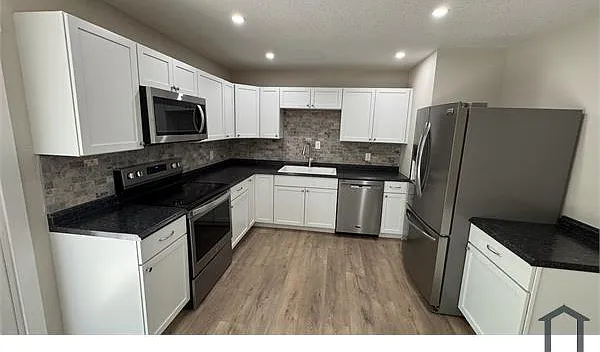 3 bed, 912 sqft, $1,750 — Photo 3
