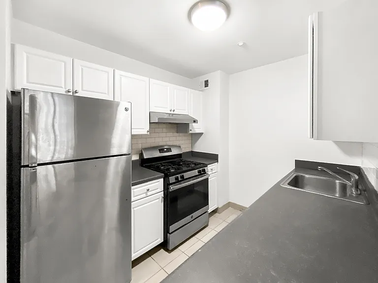 304 W 117th St #3F — Photo 5