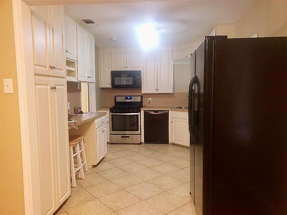 4th image of 1042 Wilshire Pl