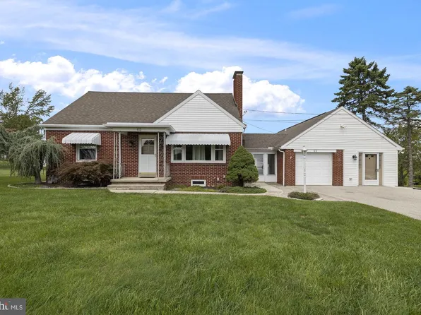 45 Shorbs Hill Rd, Hanover, PA 17331