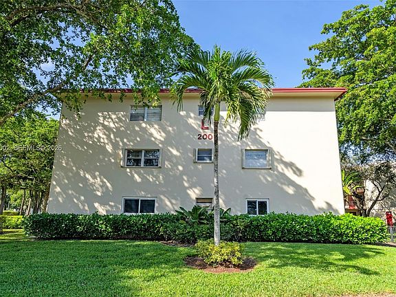 2nd image of 200 SW 132nd Way APT 211L
