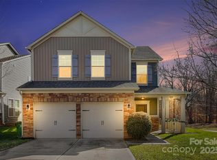 10004 Michael Crossing Dr, Charlotte, NC 28213