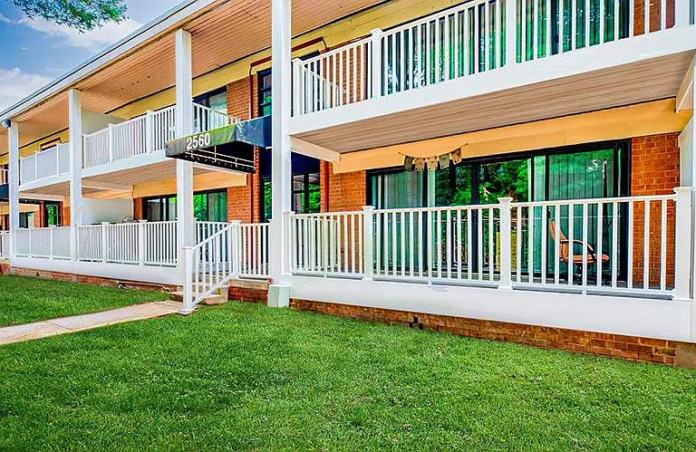 Rollingwood Apartments — Photo 18