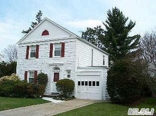 105 Huntington Rd, Garden City, NY 11530