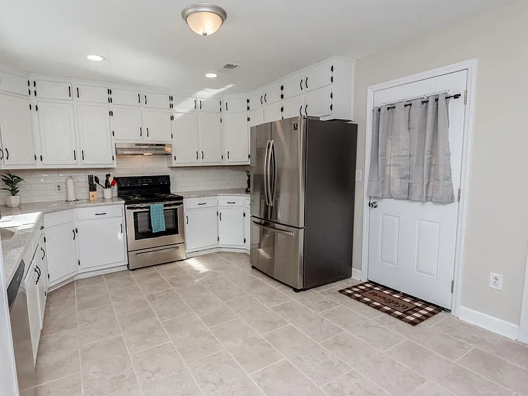 632 Carolyn Ln — Photo 7