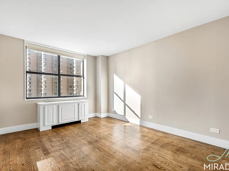 330 E 39th St #25M — Photo 11