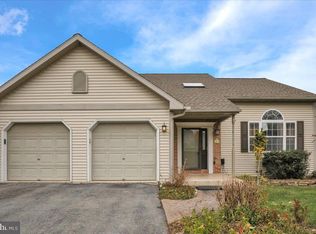 6 Rim View Ln, Shillington, PA 19607