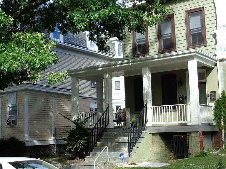 907 Webster St NW #1 — Photo 5