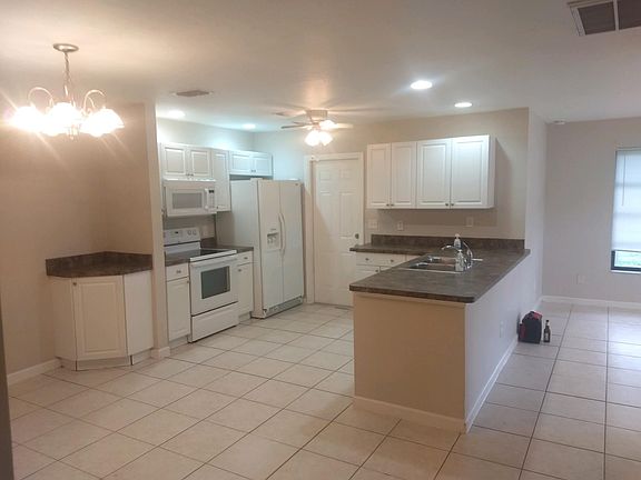 5th image of 3322 SW 7th Pl