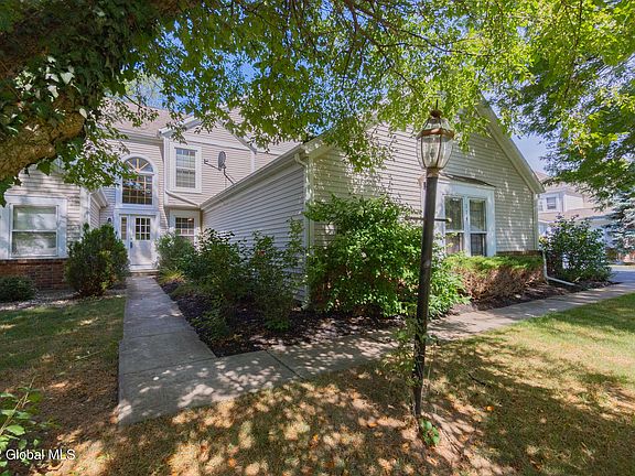 2nd image of 114 Killarney Dr