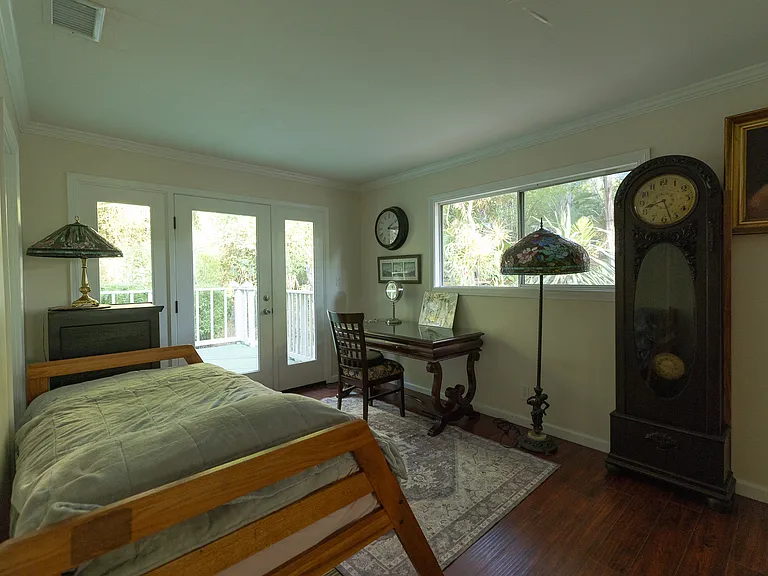1050 Highland Dr — Photo 16