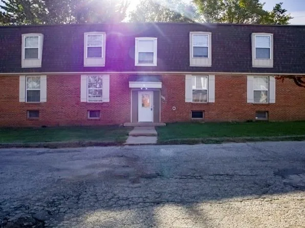 8721 Countryshire Ln, Kansas City, MO 64138