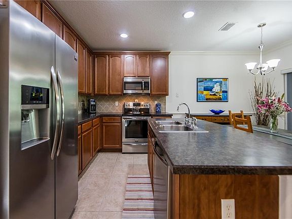 3rd image of 3420 Windsor Lake Cir