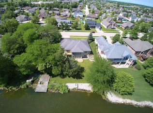 685 Edgewater Dr, Morris, IL 60450