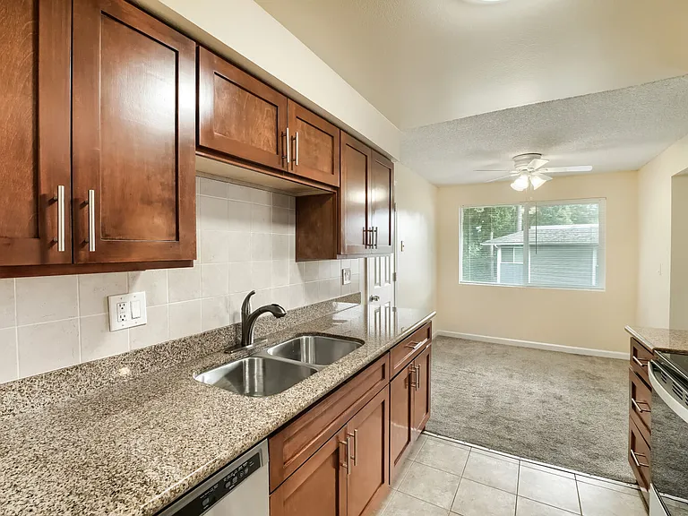 17208 NE 45th St #66 — Photo 8