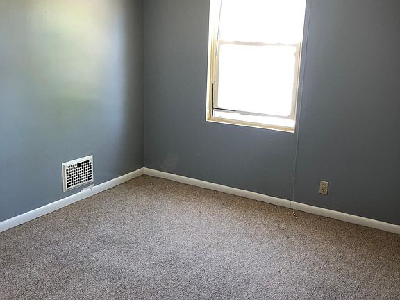5th image of 957 E 239th St