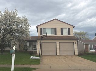1866 Scarboro Dr, Glendale Heights, IL 60139