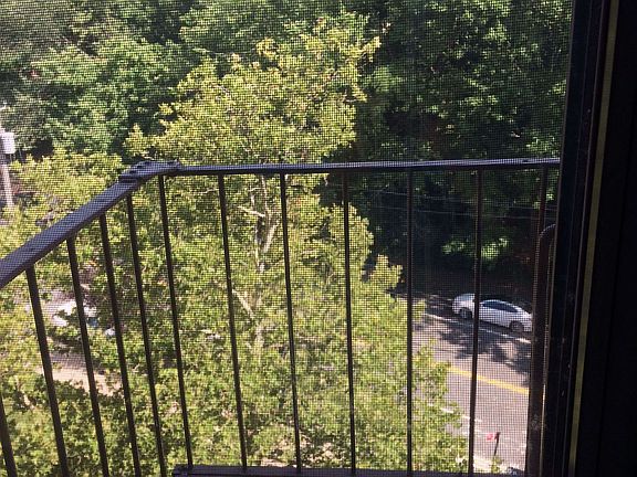 4th image of 850 Howard Ave APT 6B