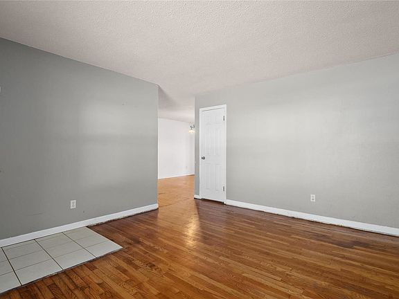 3rd image of 7438 Foxfield Dr