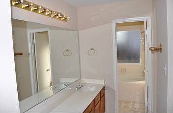 5th image of 12102 Meadow Place Dr
