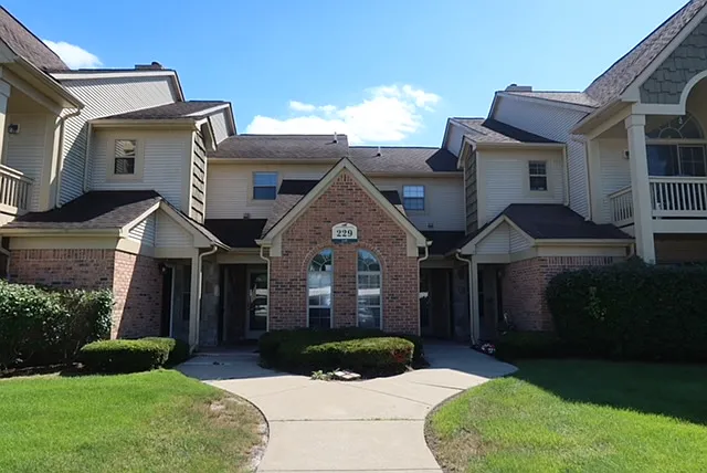 229 Brookwood Dr #11