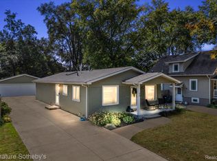 12 Kensington Blvd, Pleasant Ridge, MI 48069