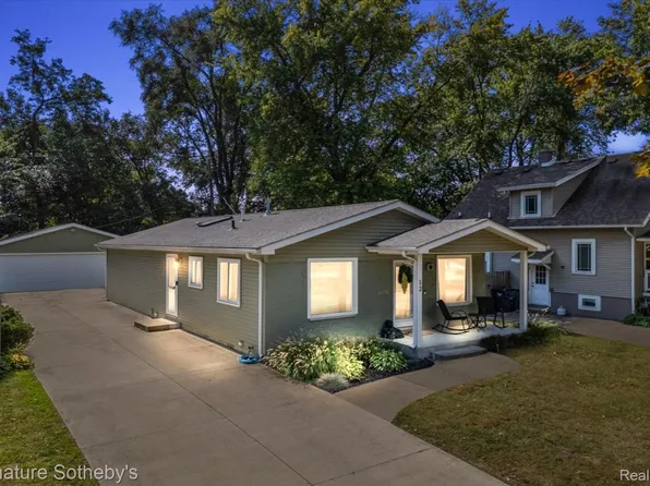 12 Kensington Blvd, Pleasant Ridge, MI 48069