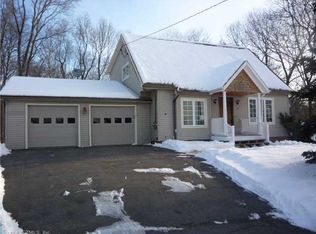 88 Village Cir, Naugatuck, CT 06770