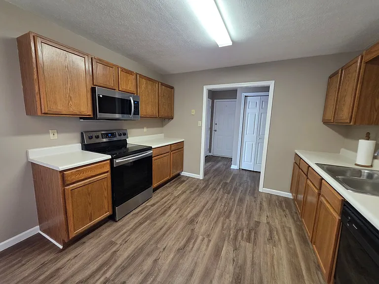 1012 Willow Creek Cir — Photo 12