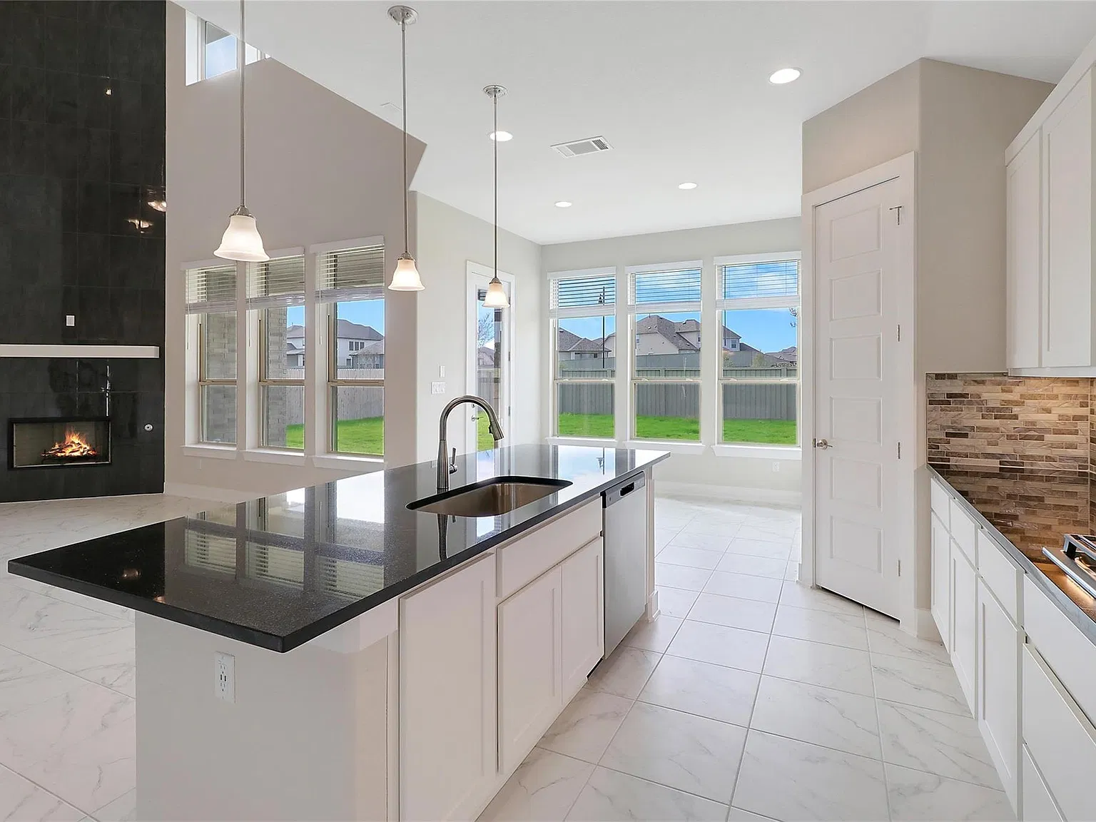 4 bed, 3.5 bath, 3464 sqft, $3,600 — Photo 4