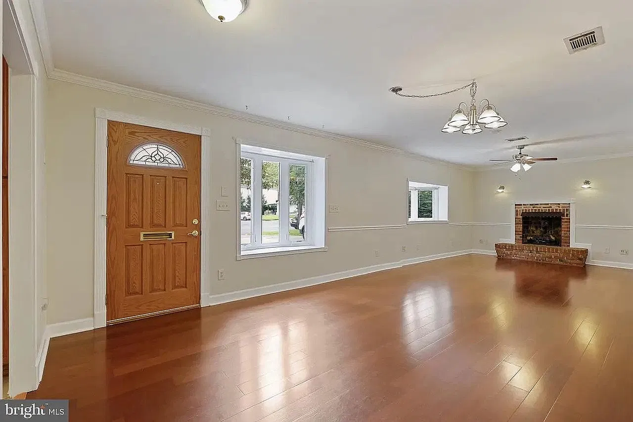 3 bed, 1955 sqft, $3,400 — Photo 3