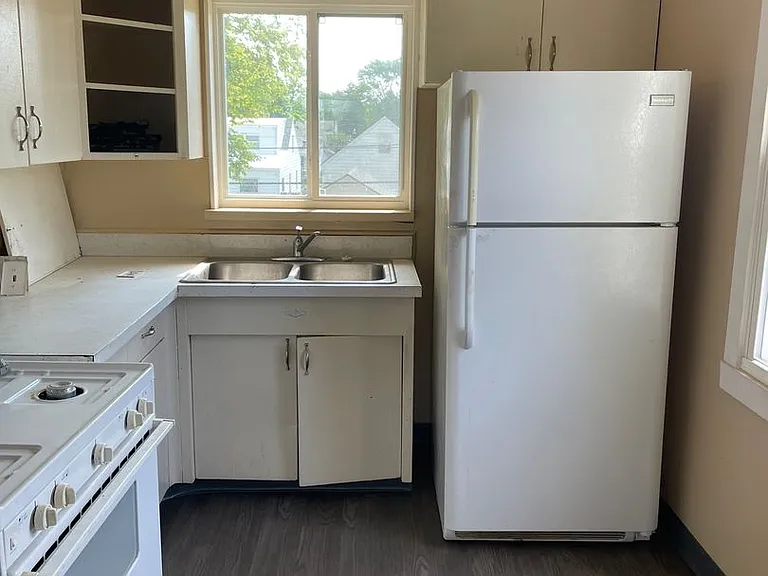 2416 Brookline Ave — Photo 4