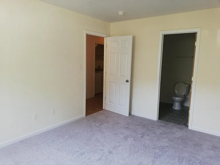 512 Bradkin Ct — Photo 3