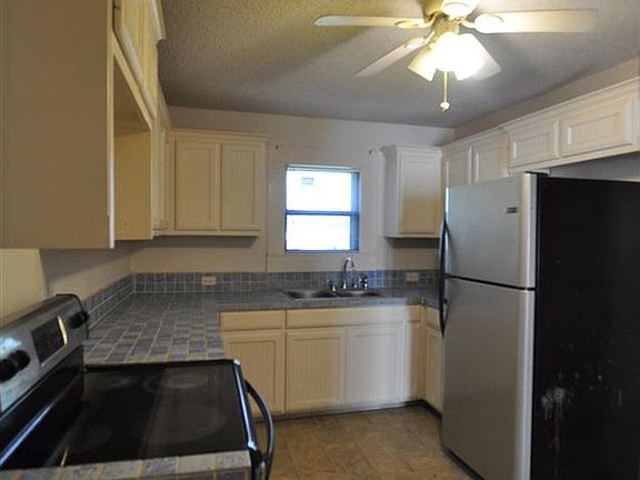 3rd image of 803 Noble St