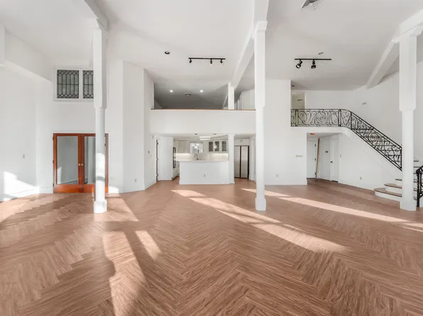 299 Pavonia Avenue image 6 of 43