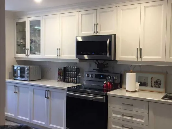 100 Dundalk Dr #208, Toronto, ON M1P 4V2