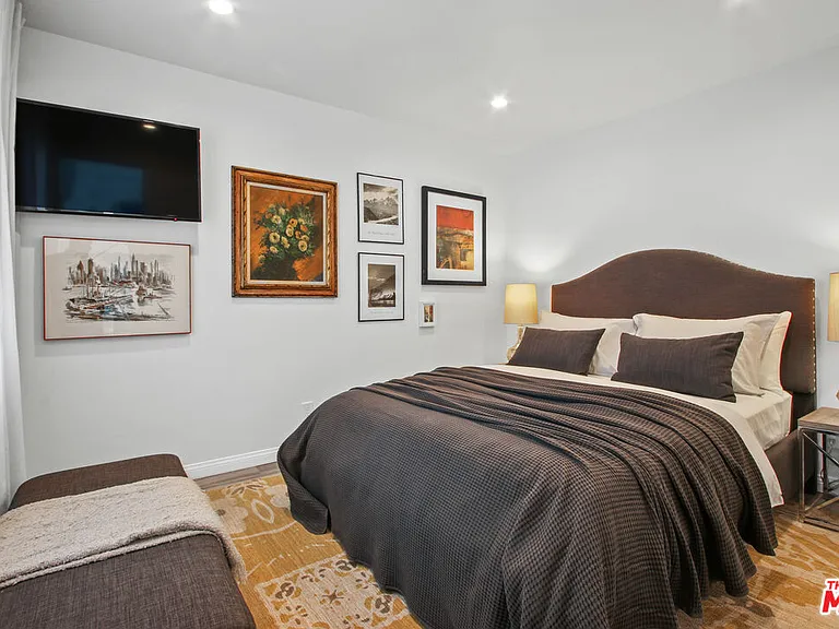 6438 Rhea Ave — Photo 5
