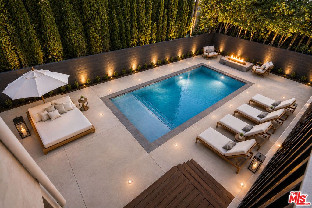 12518 W Sunset Boulevard photo 1