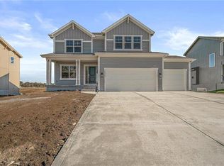 18925 Skyview Ln, Olathe, KS 66062