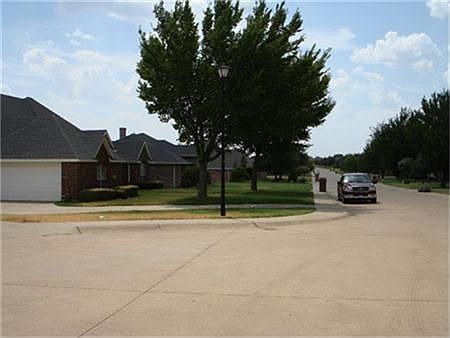 3rd image of 146 Meadow Glen Ln
