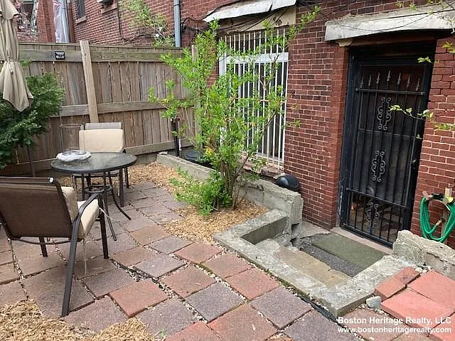 240 Marlborough St #B — Photo 2