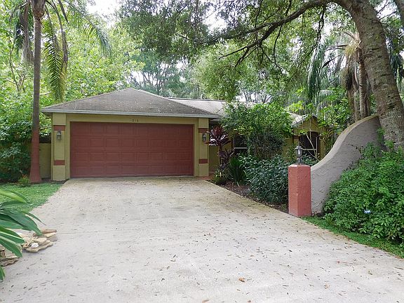 2nd image of 216 Carpenter Ave