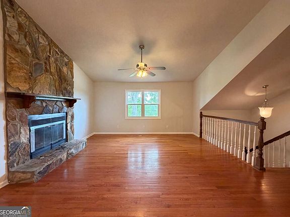 3rd image of 241 Daniel Rd